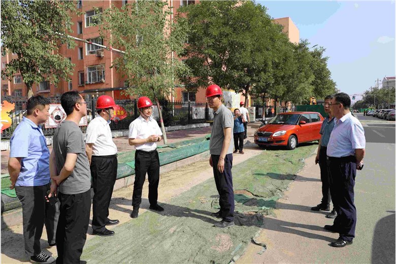 呼市住建局局长张玮走访回民区，进行燃气安全检查